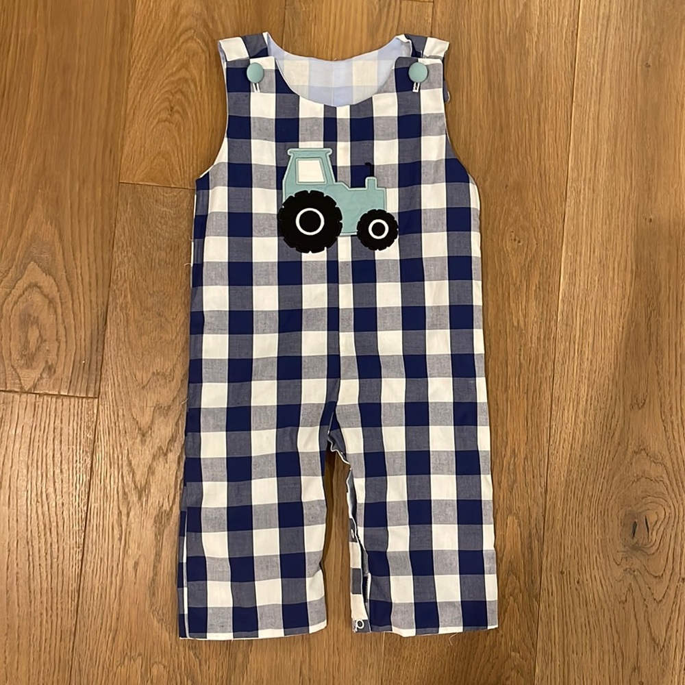 Reversible Embroidered Jon Jon - Tractors and Dinos Gingham 12 months - Picture 2 of 4